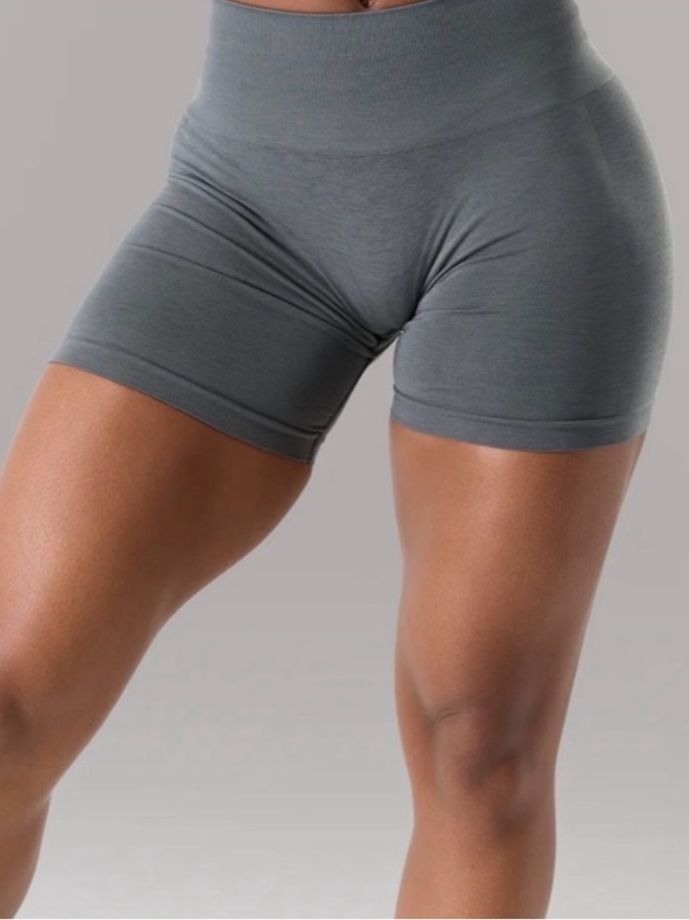 Alphalete amplify short titanium 4.5” nwt